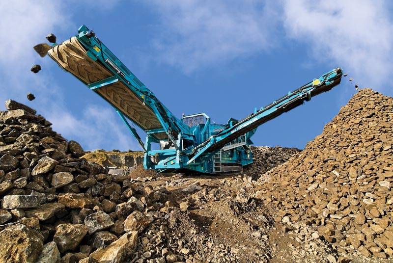 Powerscreen Warrior 2400
