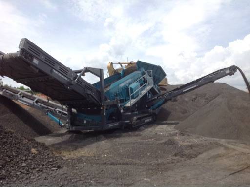 2019 Powerscreen Warrior 1800 Apron Feeder Track