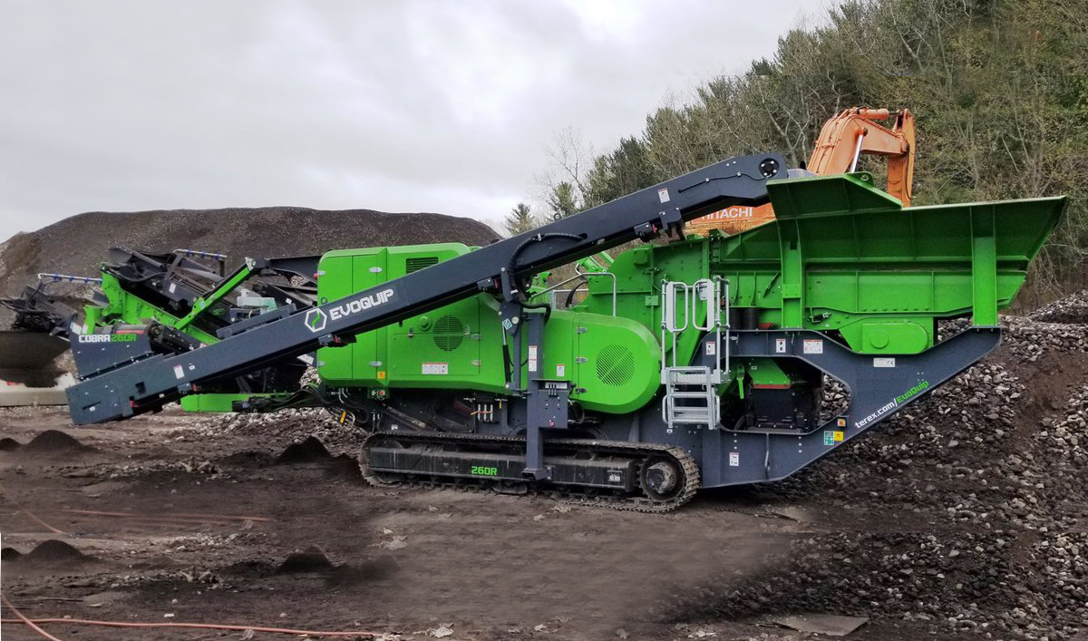 Cobra 260R crushing material