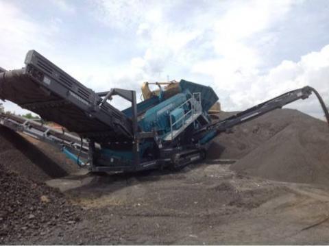 2017 Powerscreen Warrior 1800 Apron Feeder Track