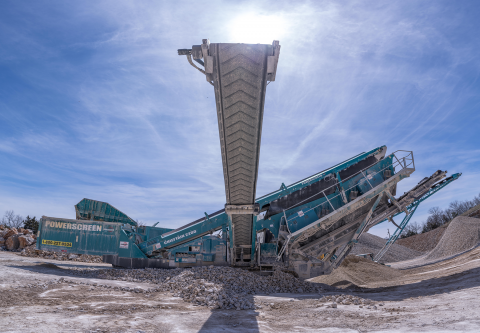Powerscreen Chieftain 2200, dramatic side view