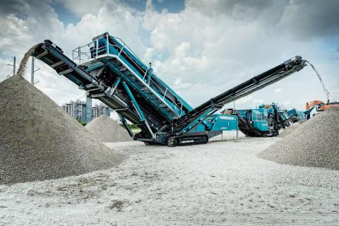 Powerscreen Chieftain 2200 in limestone operation