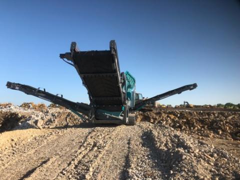 2017 Powerscreen Warrior 1800 Apron Feeder Track