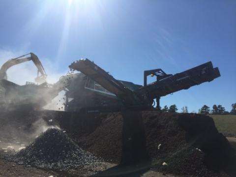 2019 Powerscreen Warrior 1800 Track Apron Feeder