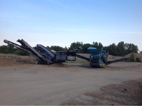 2017 M2100 Track 3 Deck Screening Plant